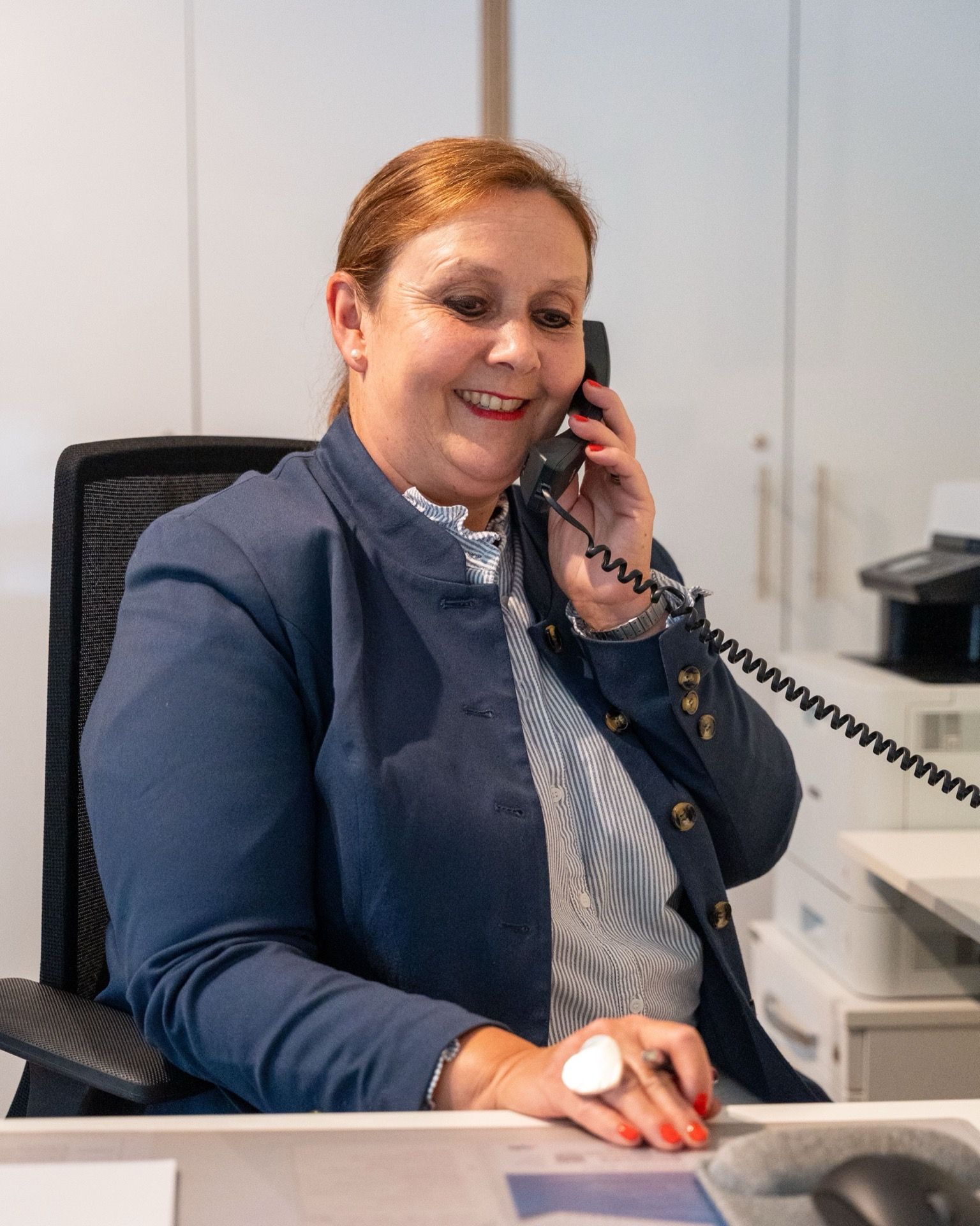 Melanie Wolff am Telefon