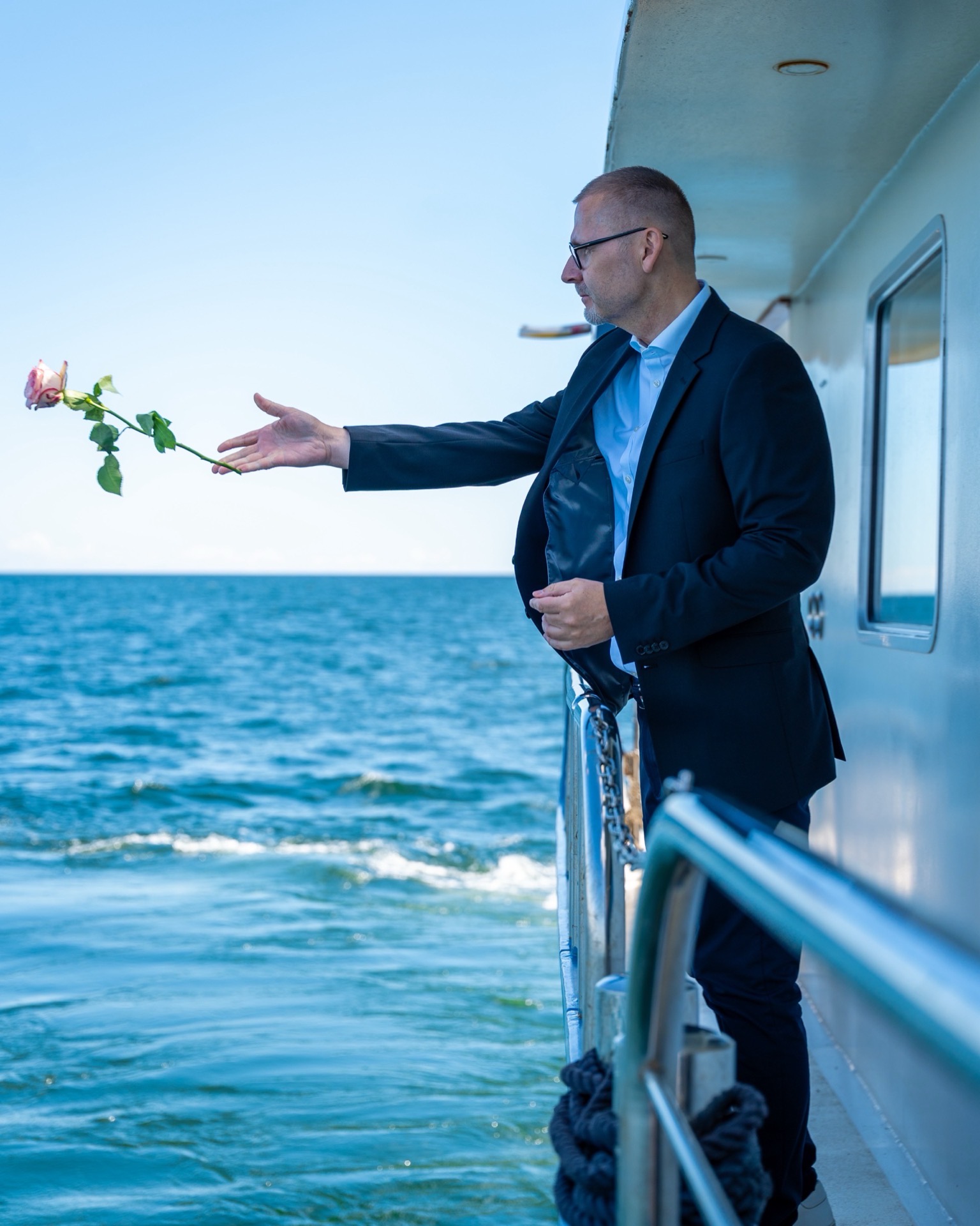 Trauerfeier auf dem Bestattungsschiff